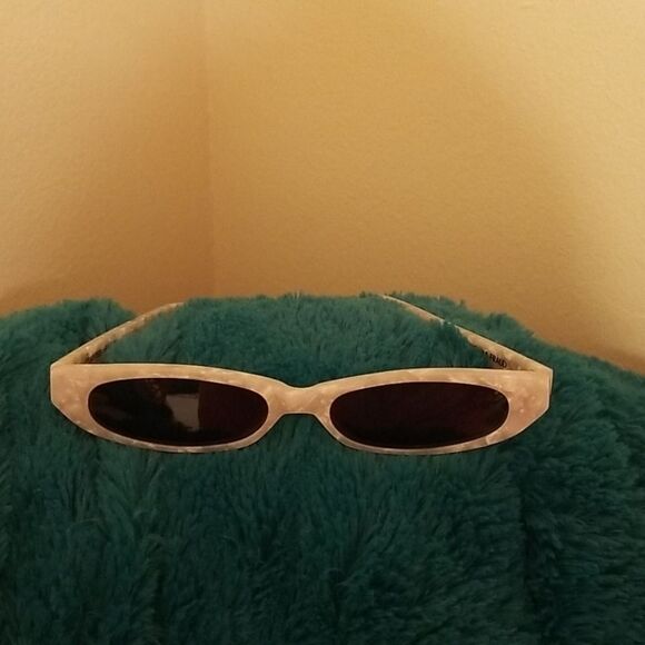 Roberi & Fraud Frances cateye Pearlized sunglasses - Picture 14 of 15